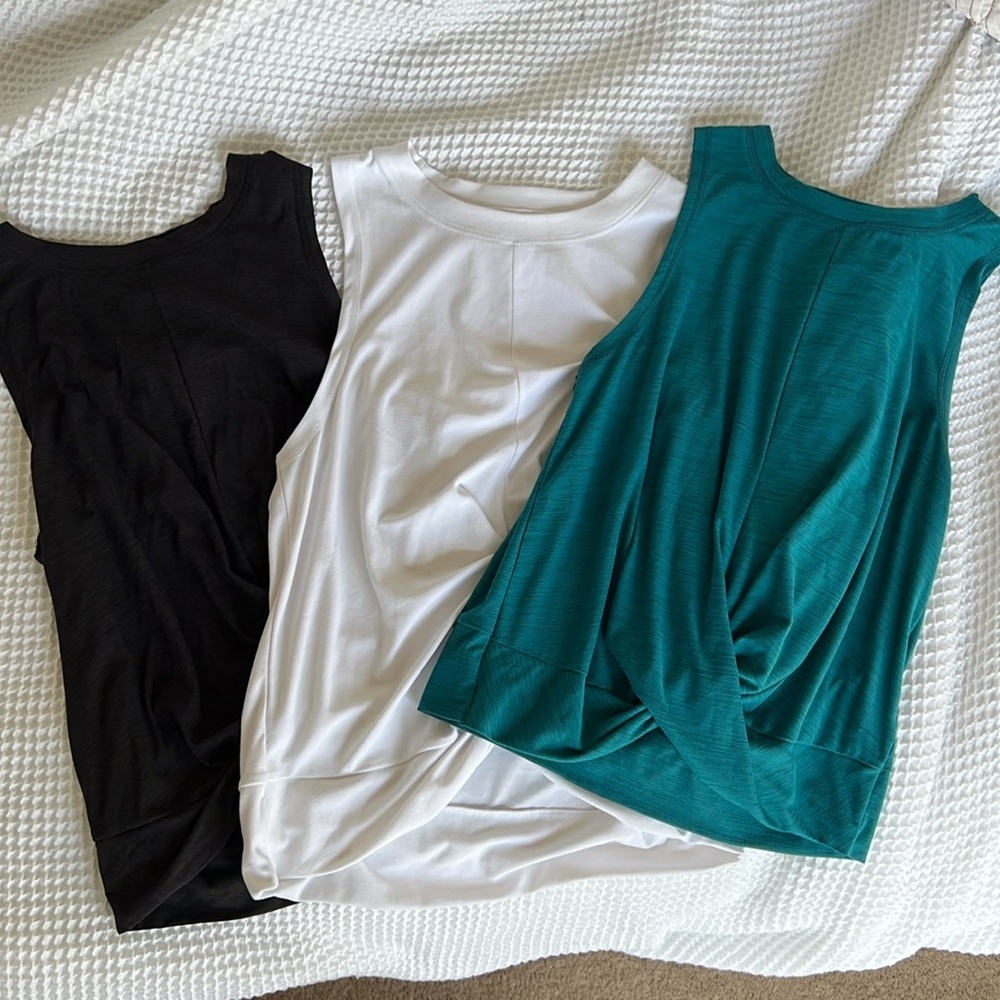 3 Sleeveless Women's Active Wear Tops Size Medium